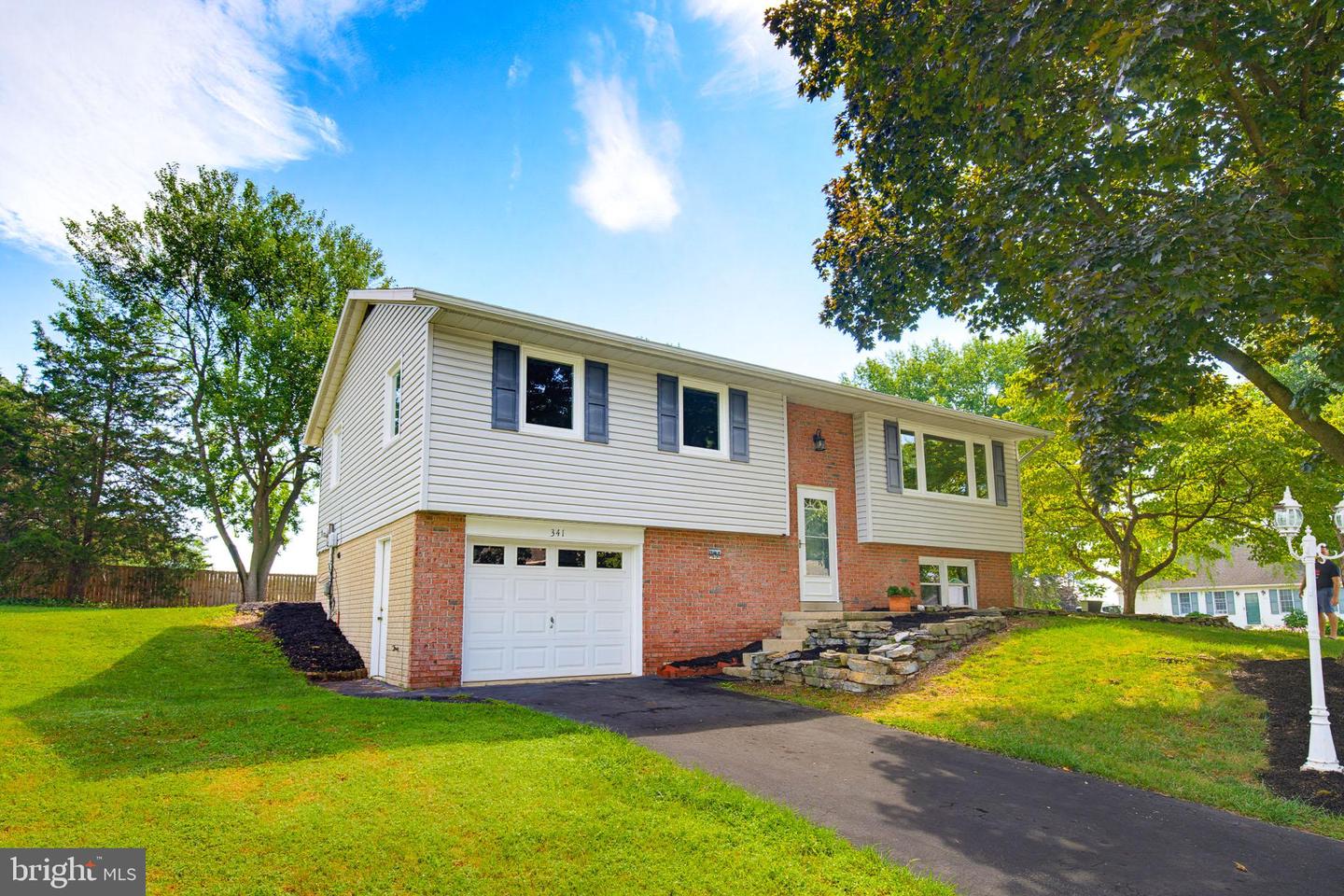 341 Primrose Ln Property Photo 1