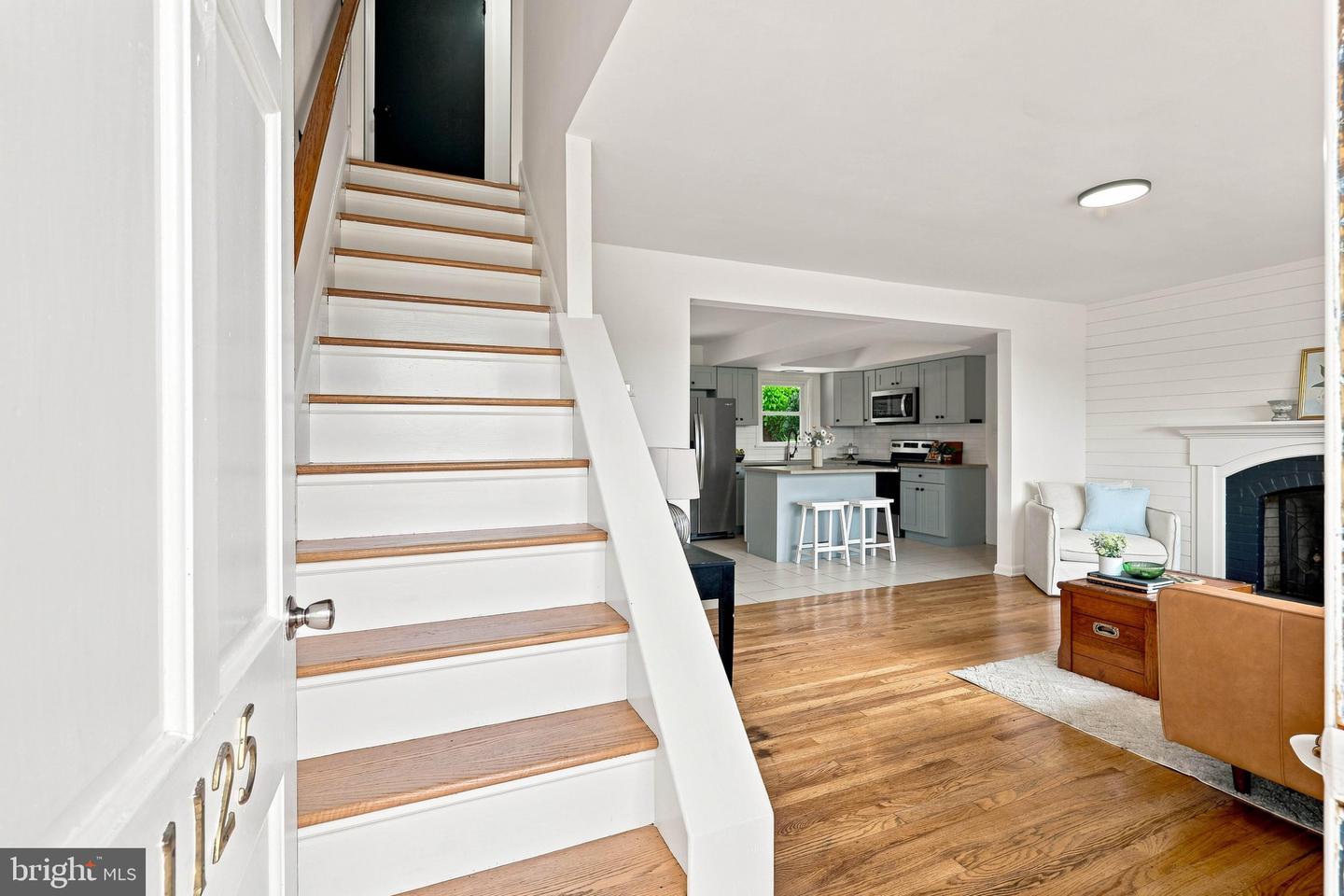 1125 Harriet Ave Property Photo 4