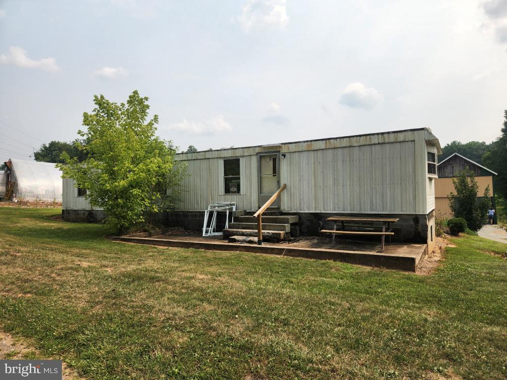 36 Old River Rd Property Photo 5