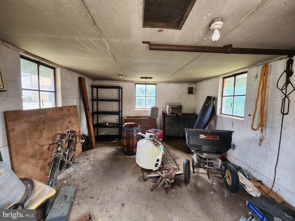 36 Old River Rd Property Photo 8