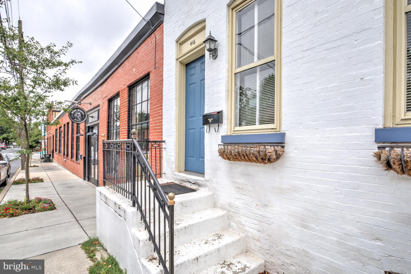416 N Mary St Property Photo 3