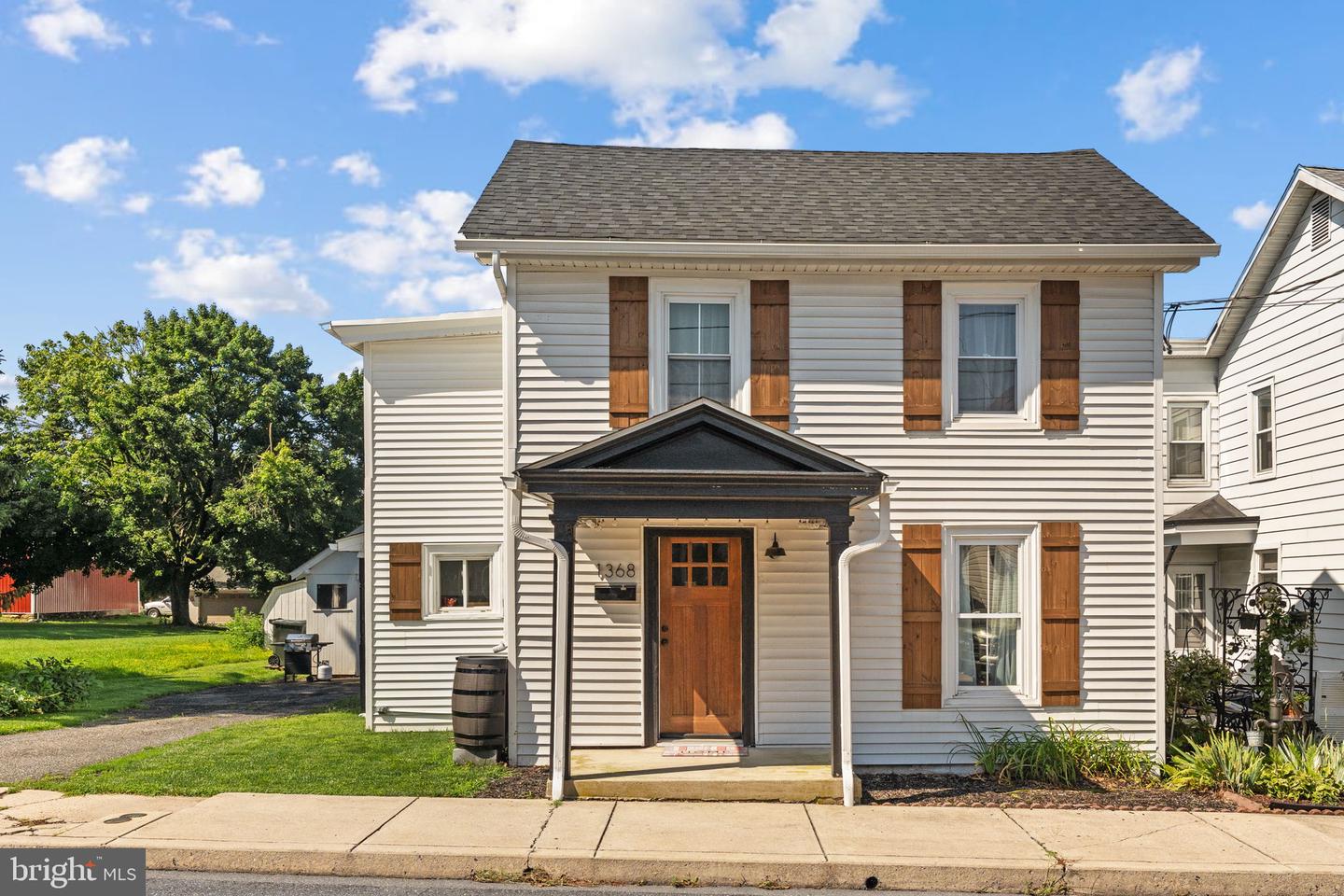 1368 APPLE ST Property Photo 1