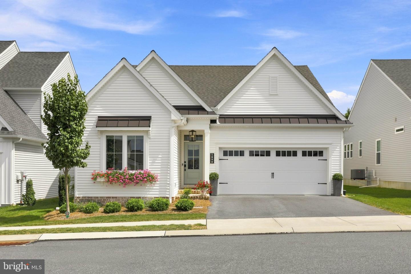 1890 Emerald Way Property Photo 1