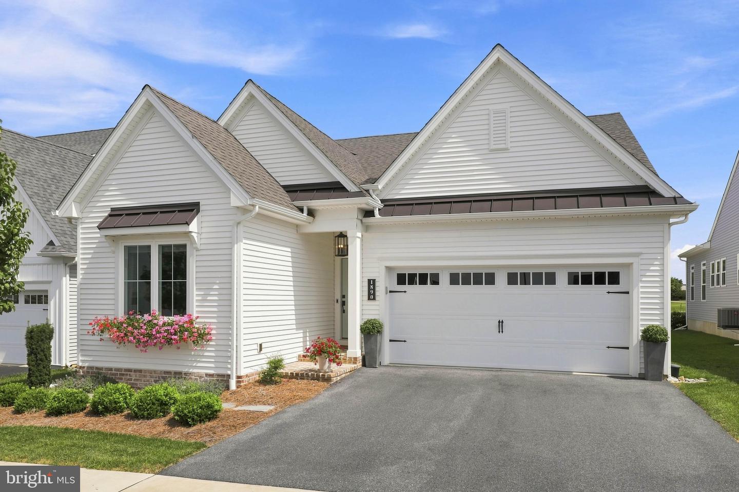 1890 Emerald Way Property Photo 4