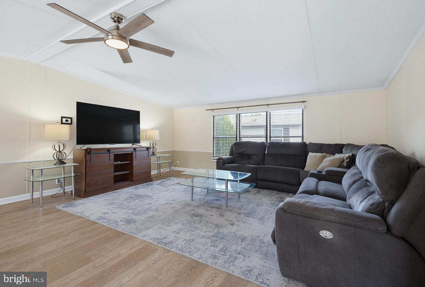 211 Greyfield Dr Property Photo 4