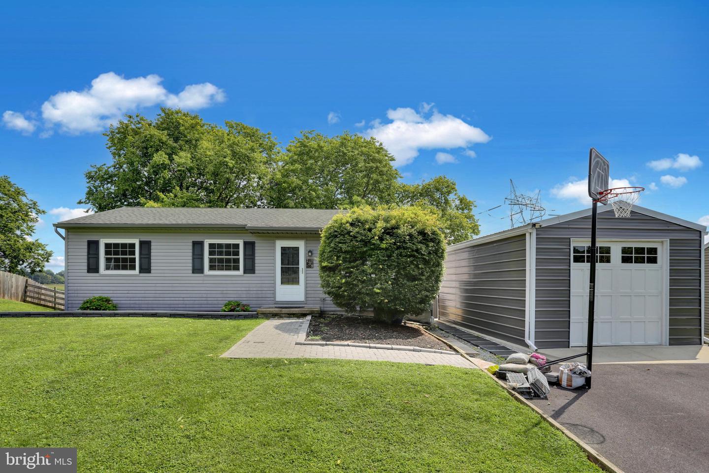 138 Eleanor Dr Property Photo 1