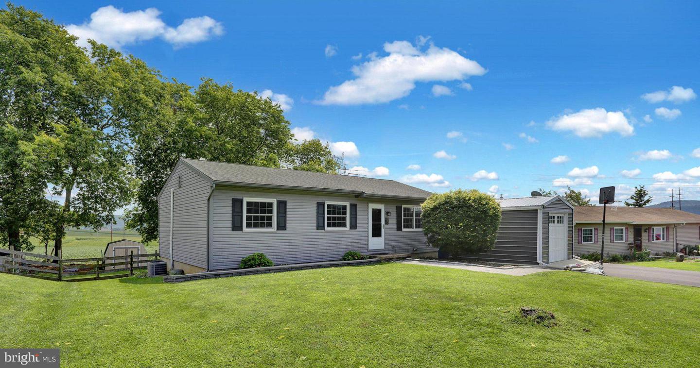 138 Eleanor Dr Property Photo 2
