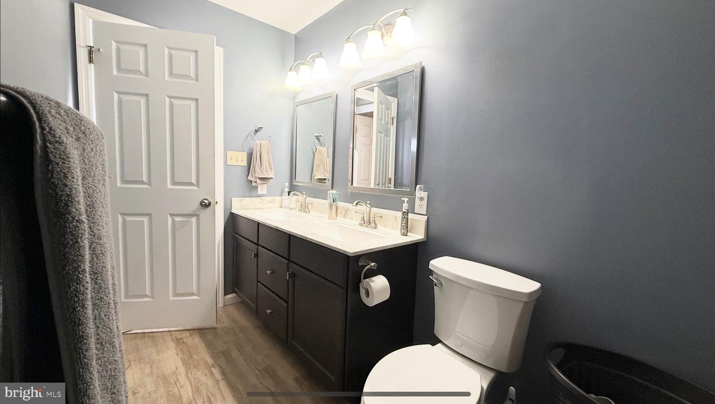 100 Meadowcroft Dr Property Photo 18