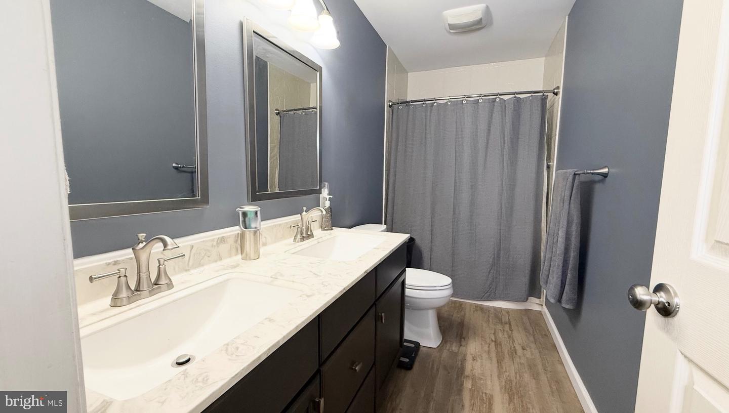 100 Meadowcroft Dr Property Photo 19