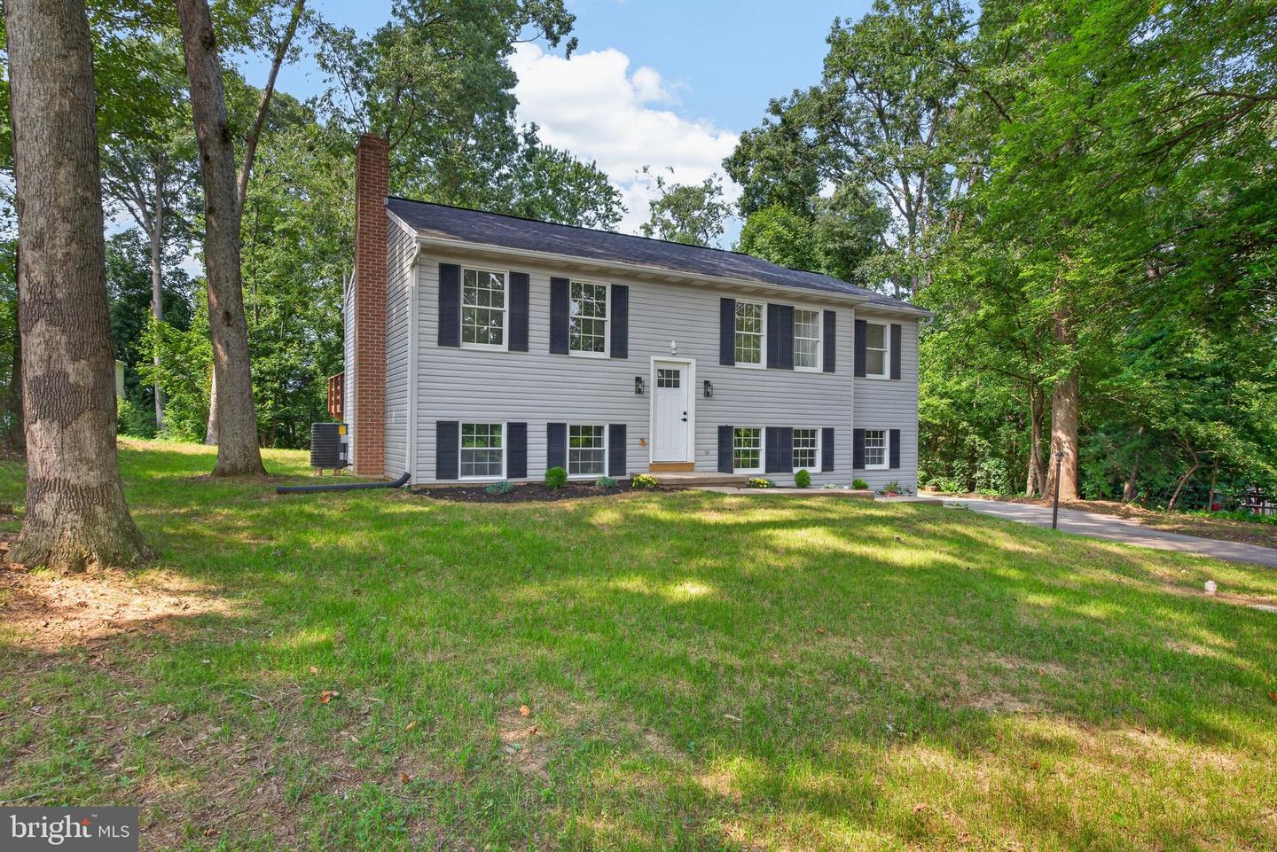 664 Center Rd Property Photo 2