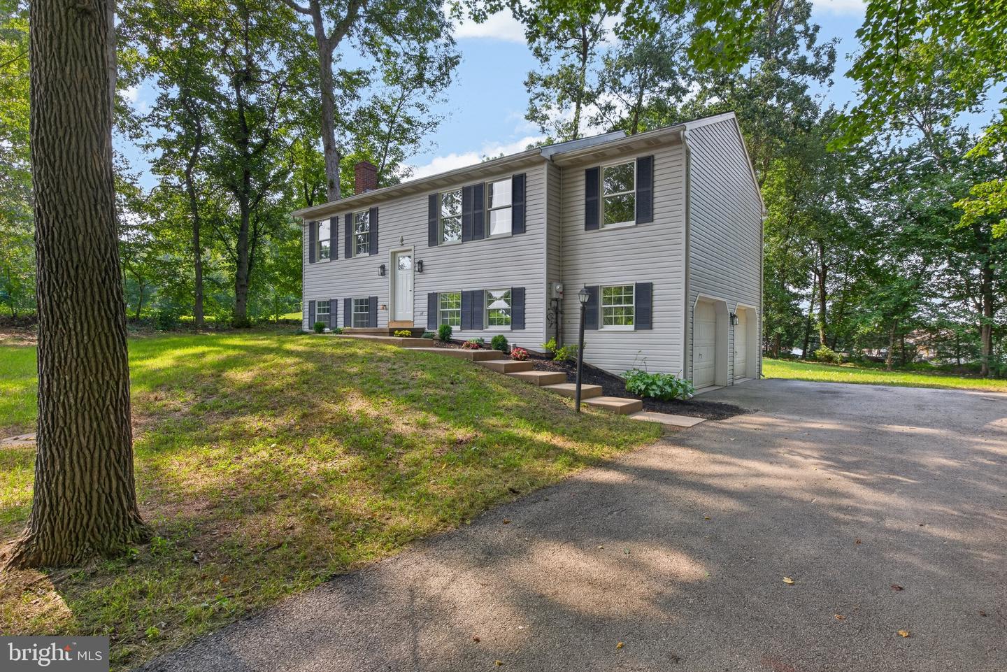 664 Center Rd Property Photo 3