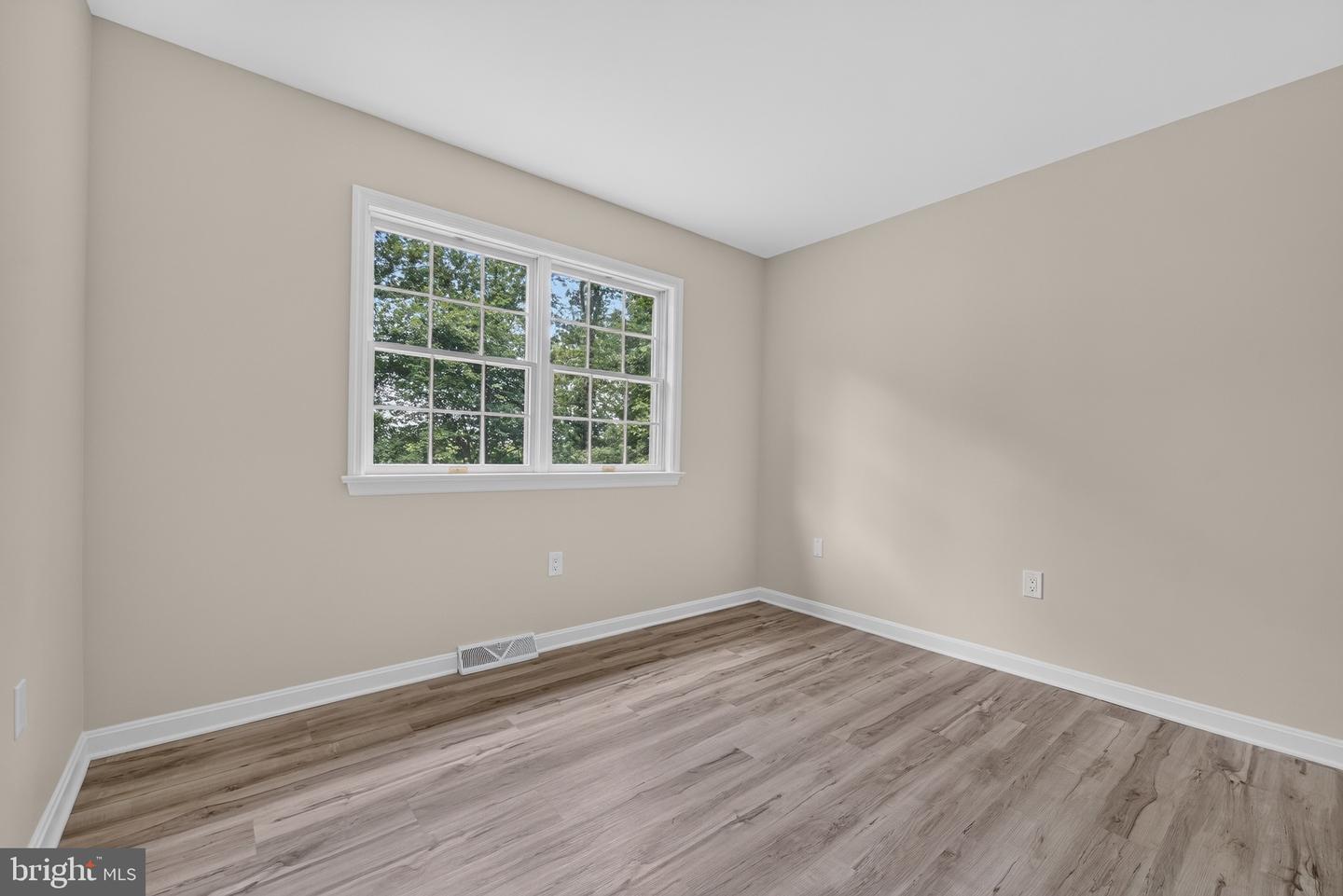 664 Center Rd Property Photo 16