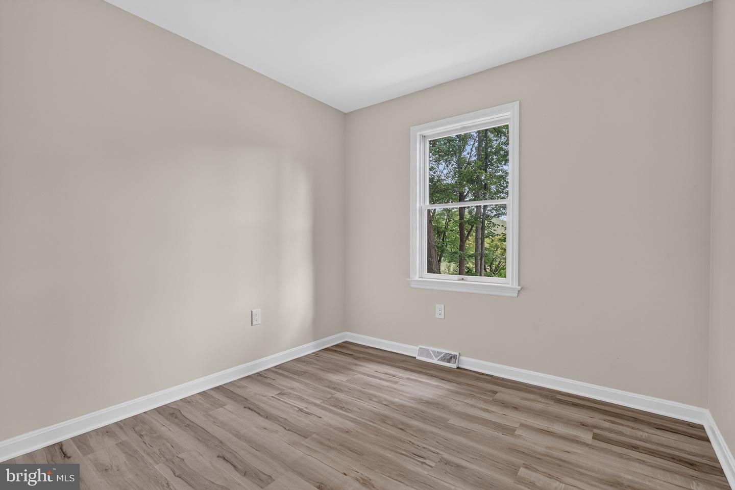 664 Center Rd Property Photo 18