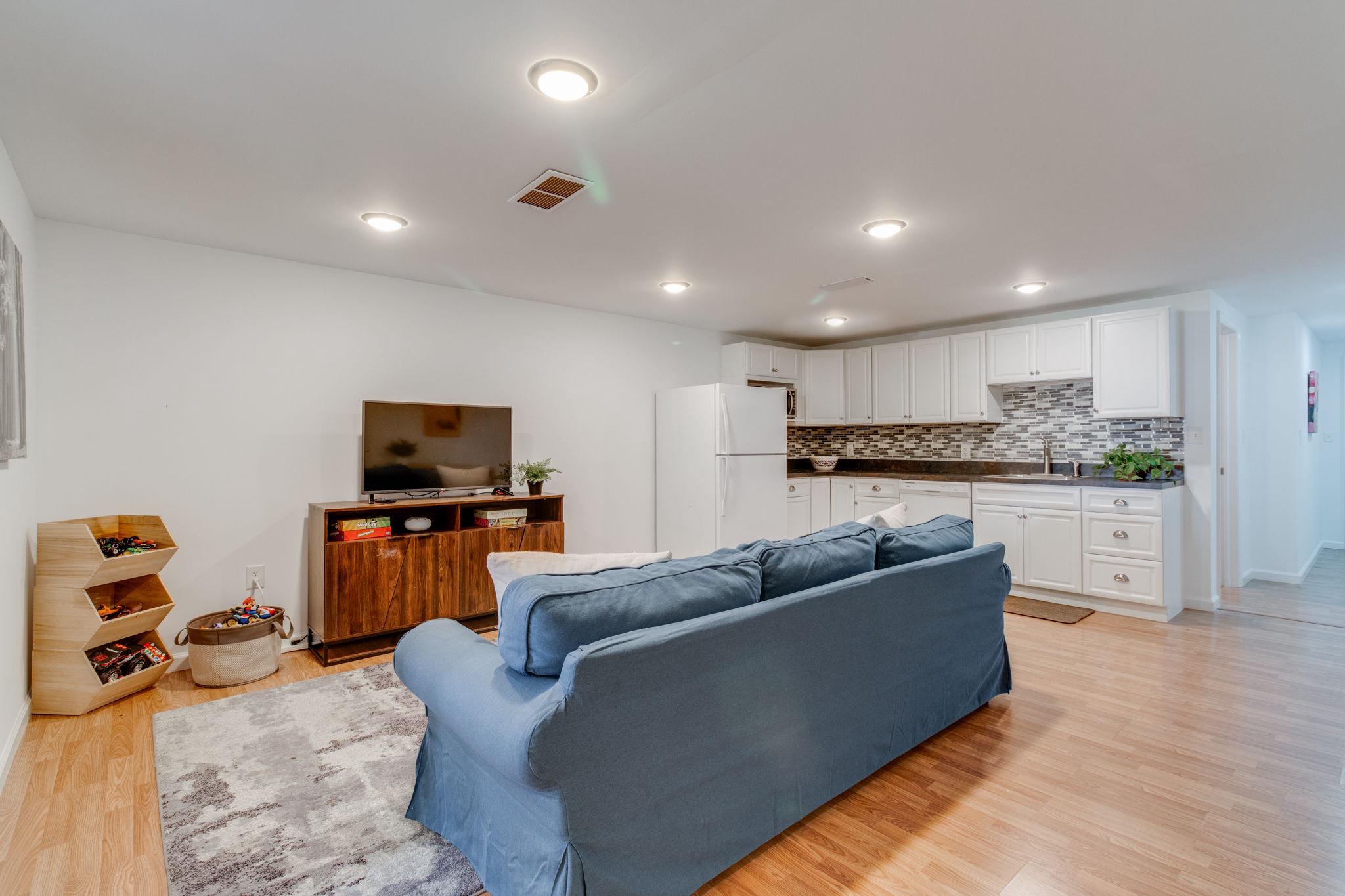 127 Pepperton Ct Property Photo 4