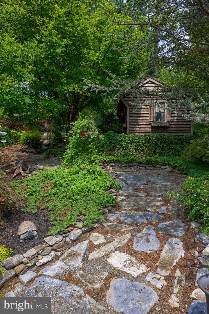 355 Buch Ave Property Photo 82