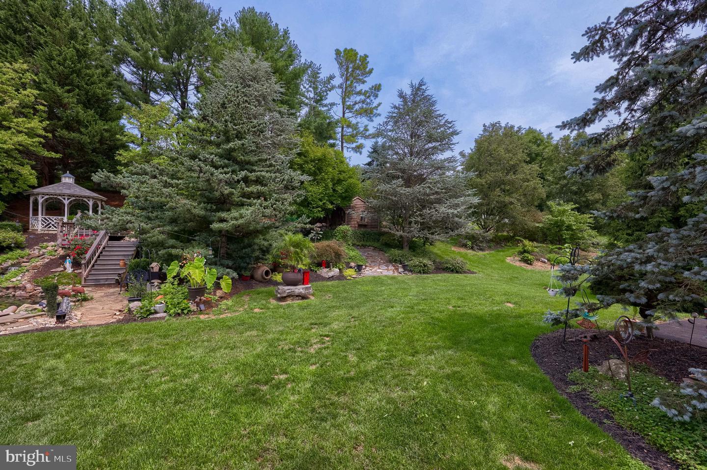 355 Buch Ave Property Photo 86