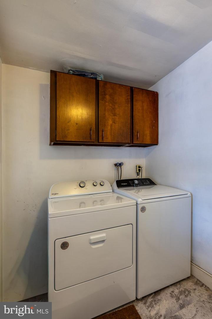 375 E Main St Property Photo 18