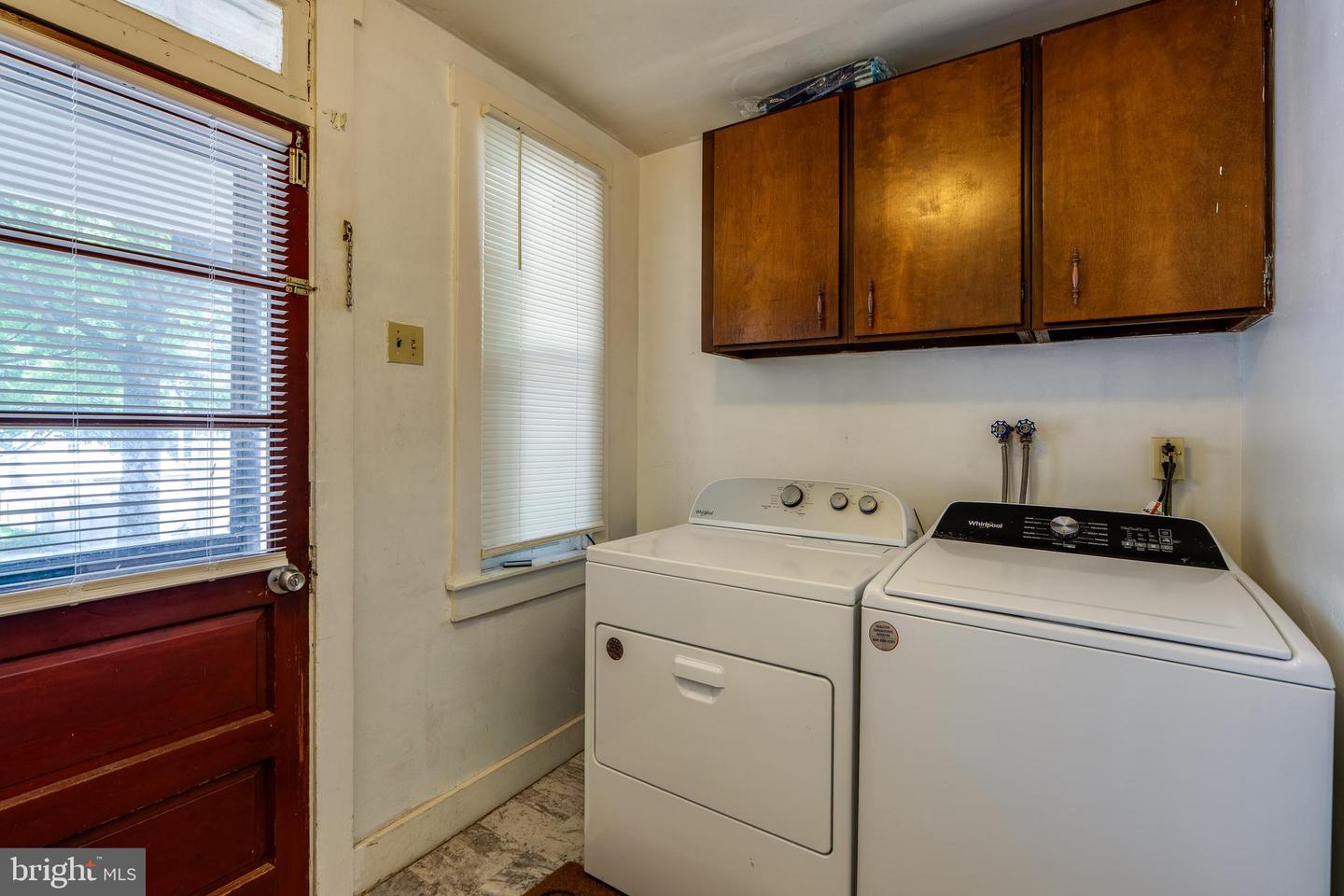 375 E Main St Property Photo 19