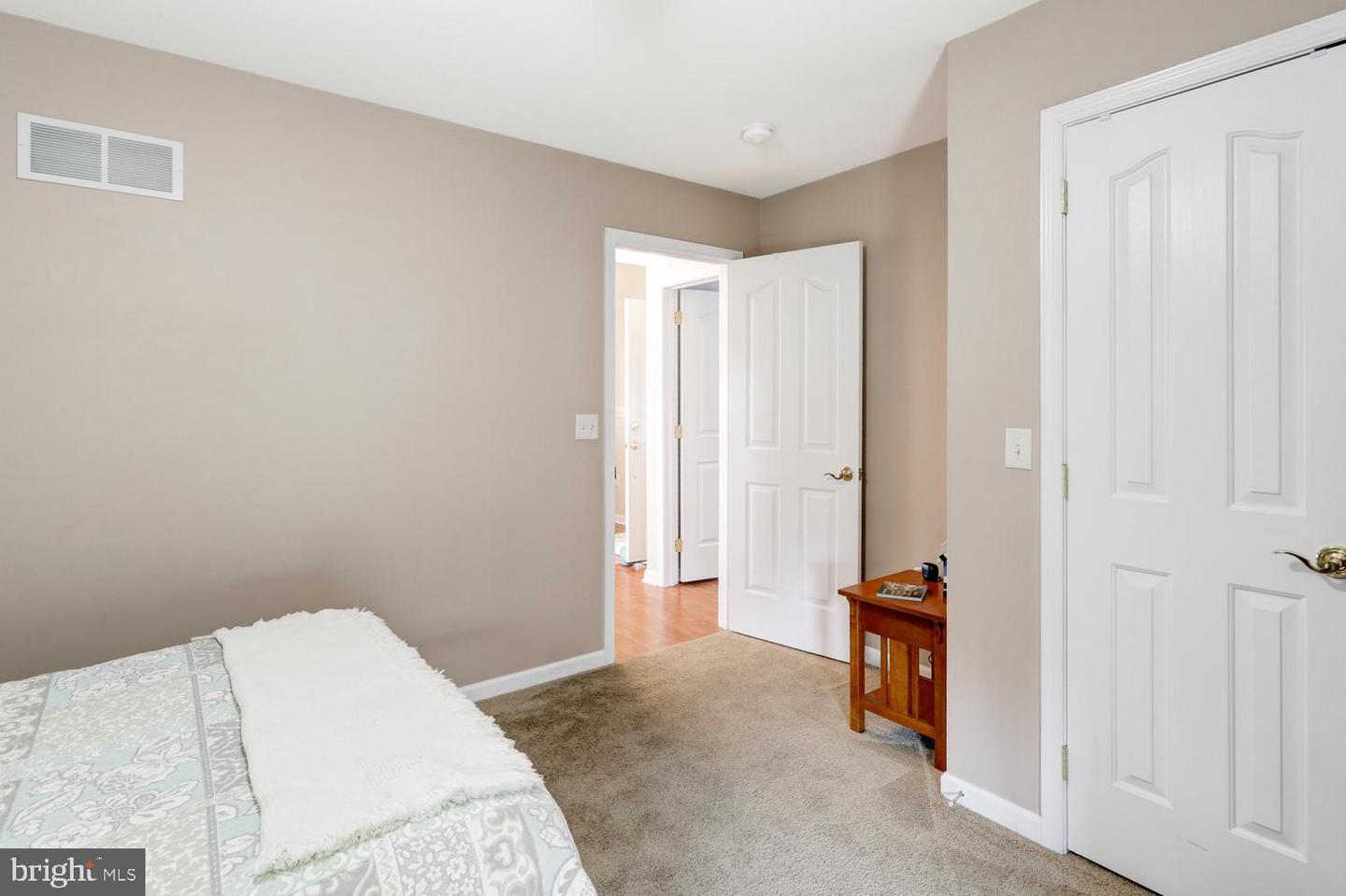 1050 Cambridge Dr Property Photo 27