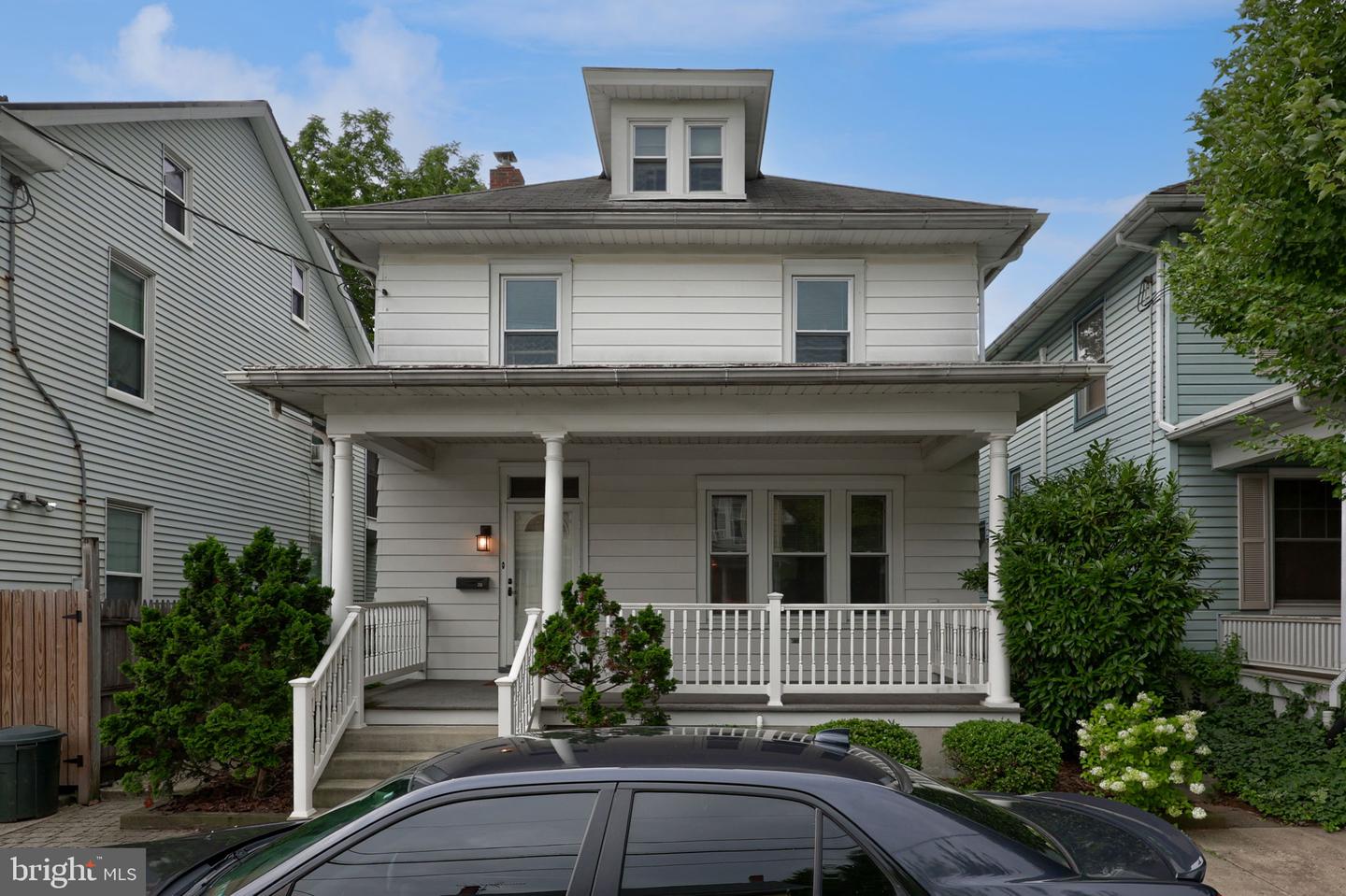 26 W LEMON ST Property Photo 1