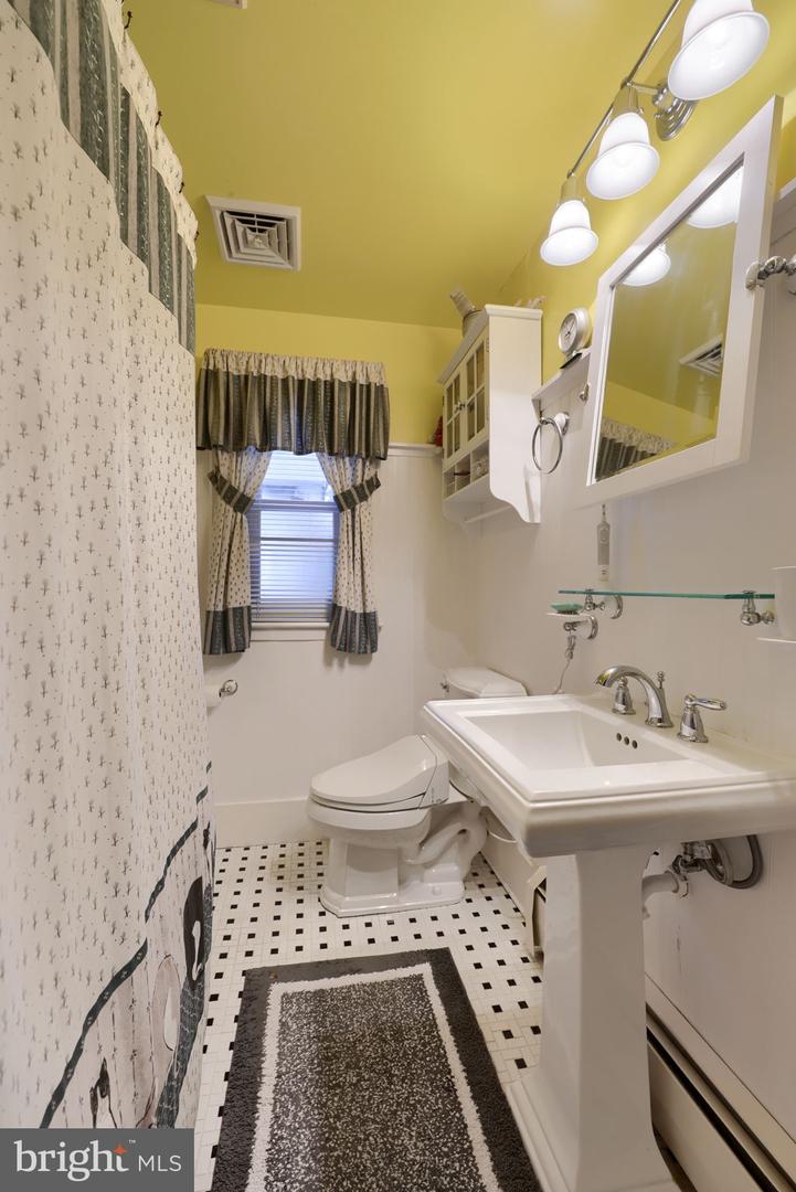 26 W Lemon St Property Photo 16