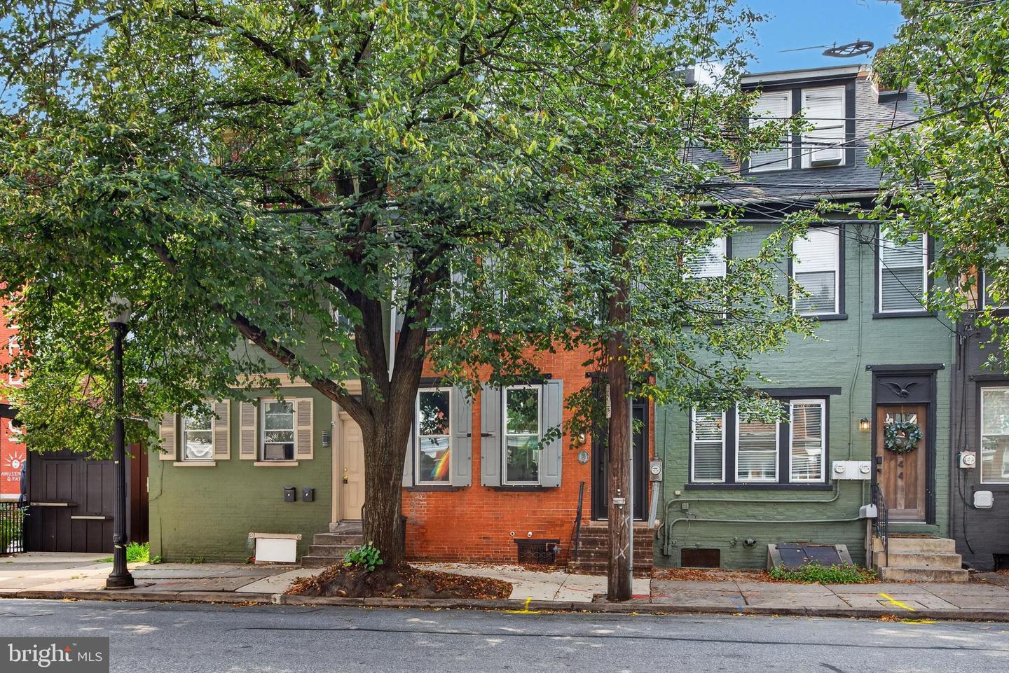 442 N Queen St Property Photo 2