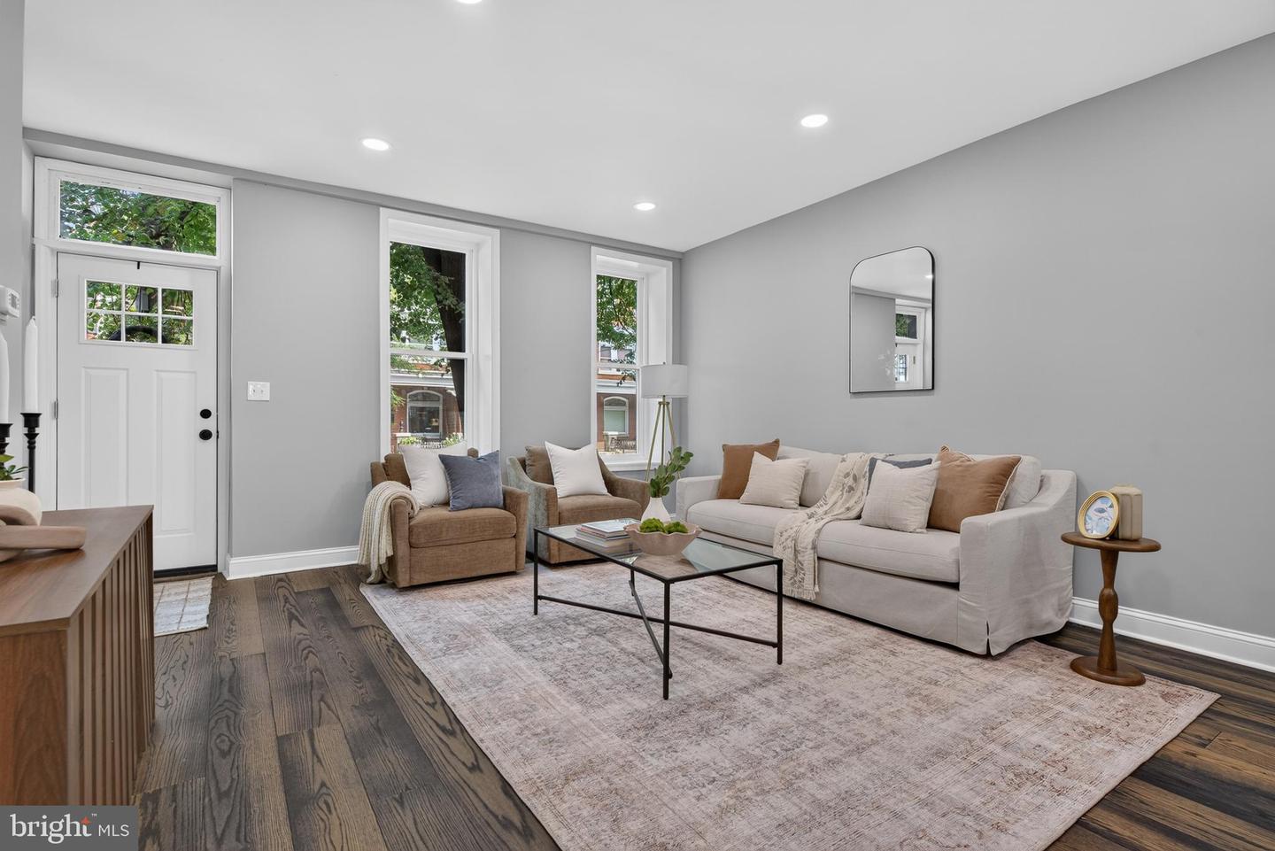442 N Queen St Property Photo 6