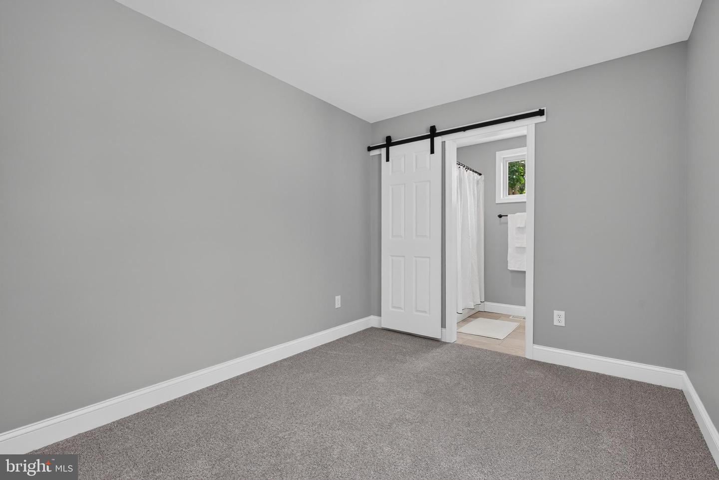442 N Queen St Property Photo 28