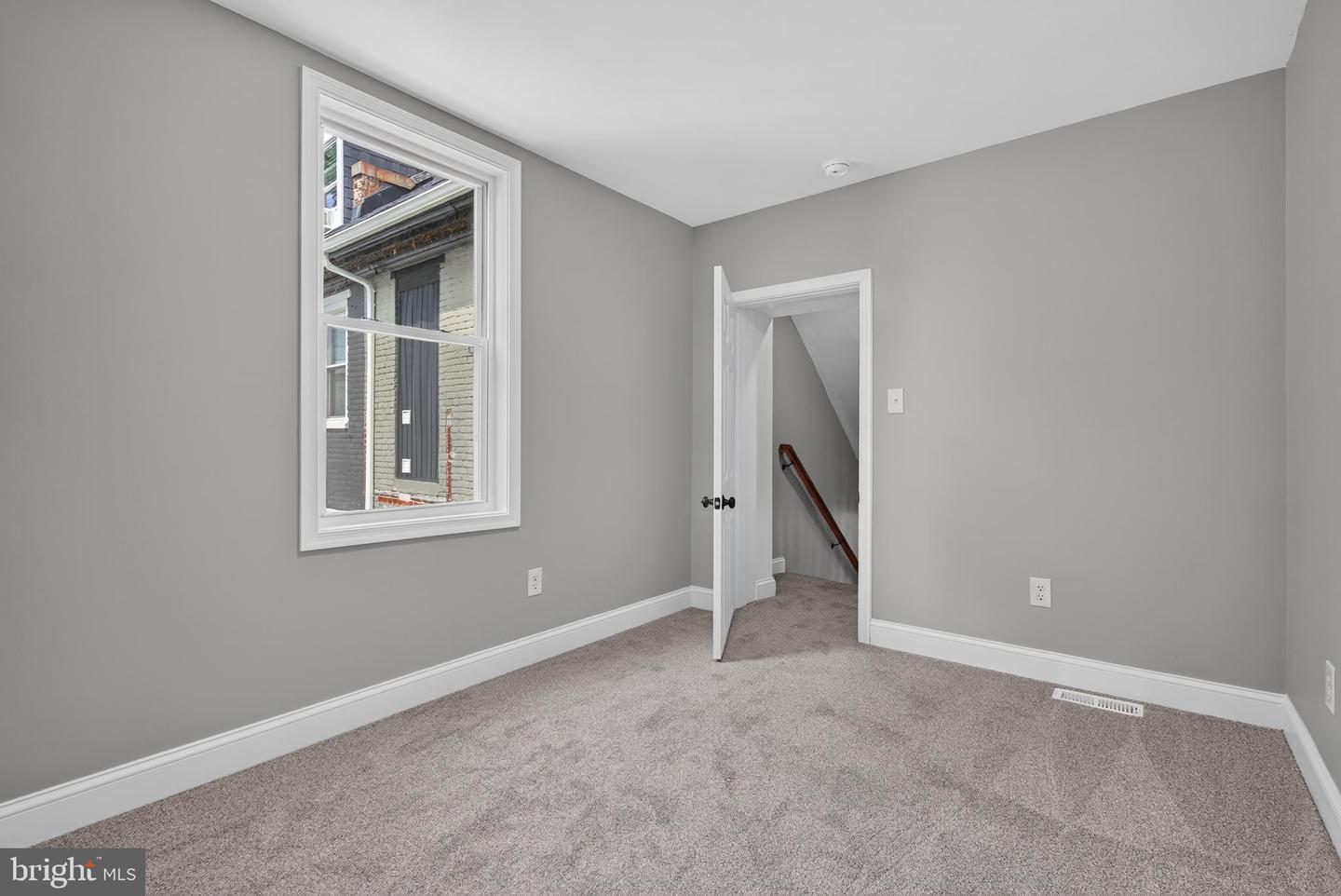 442 N Queen St Property Photo 28