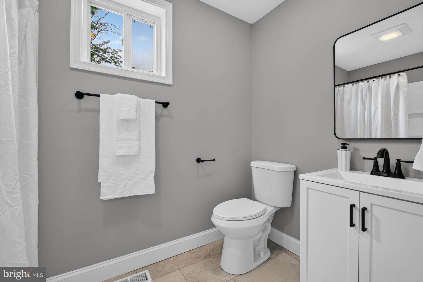 442 N Queen St Property Photo 29