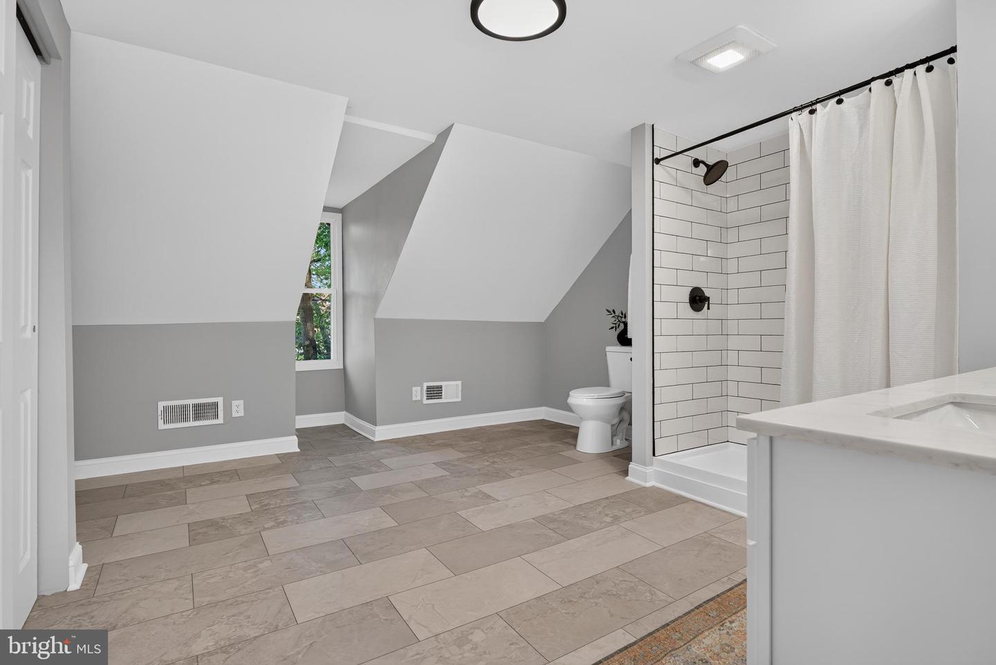 442 N Queen St Property Photo 32