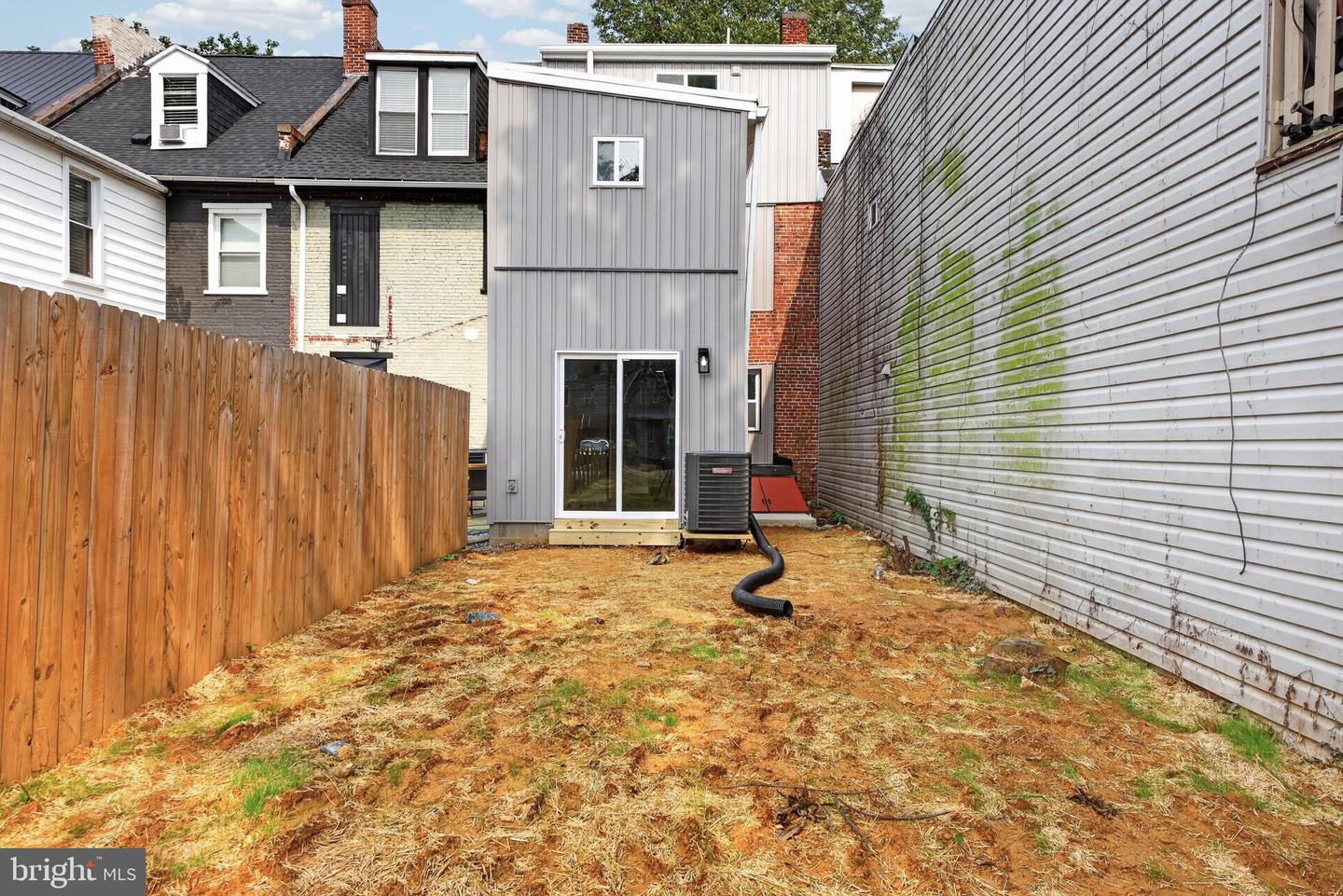 442 N Queen St Property Photo 37