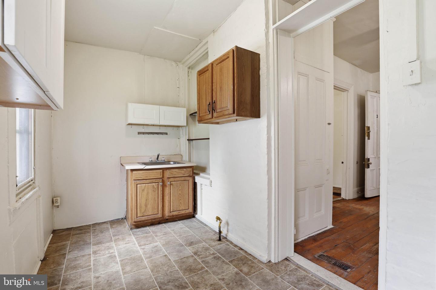 233 W Chestnut St Property Photo 12