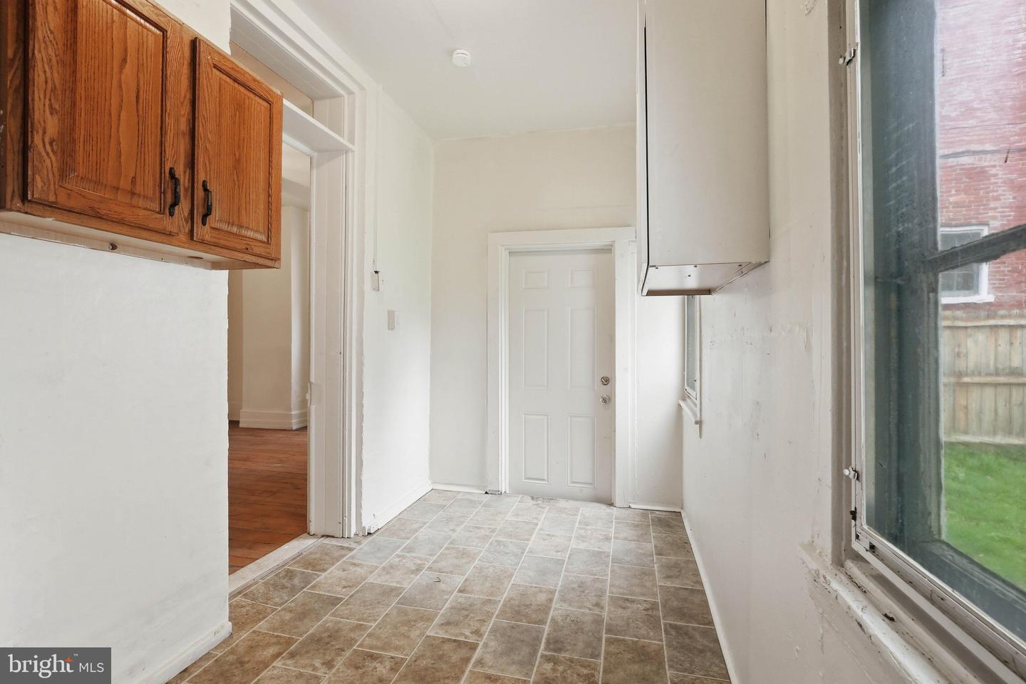 233 W Chestnut St Property Photo 13