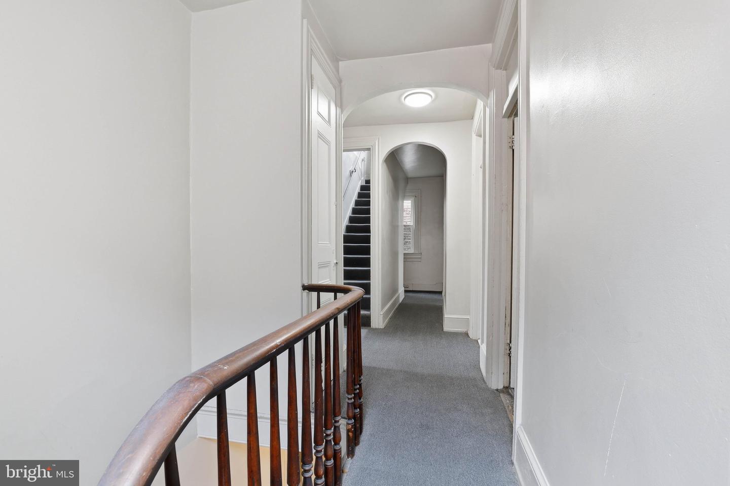 233 W Chestnut St Property Photo 17