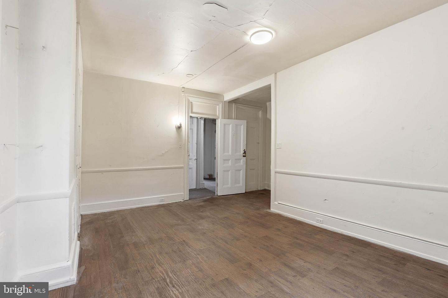 233 W Chestnut St Property Photo 20