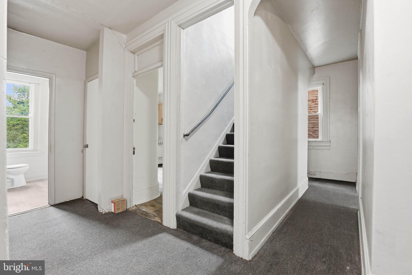 233 W Chestnut St Property Photo 21