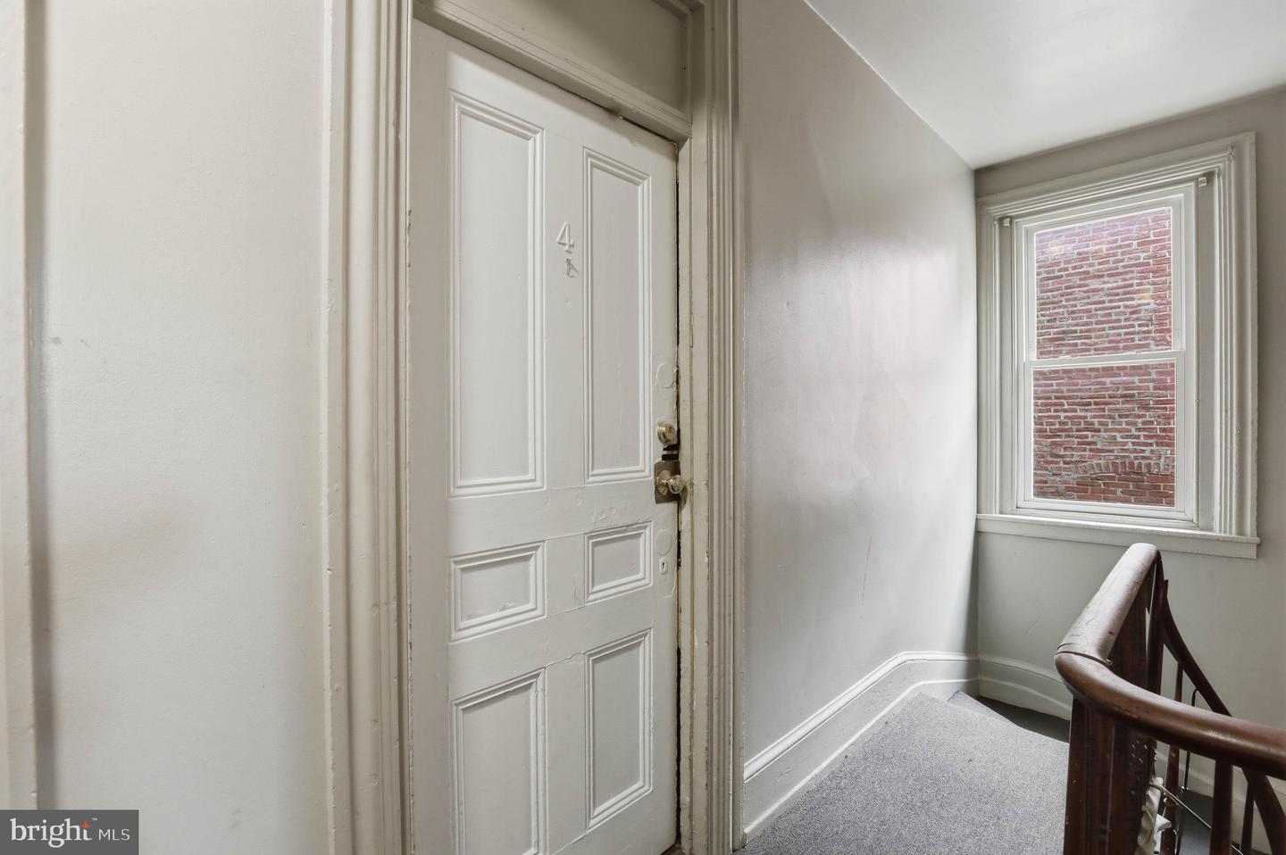 233 W Chestnut St Property Photo 22