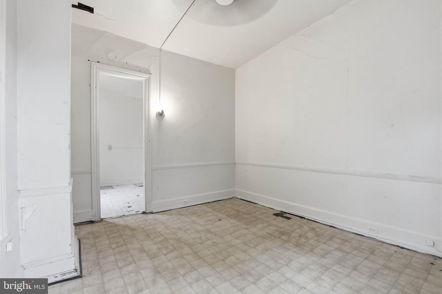 233 W Chestnut St Property Photo 26