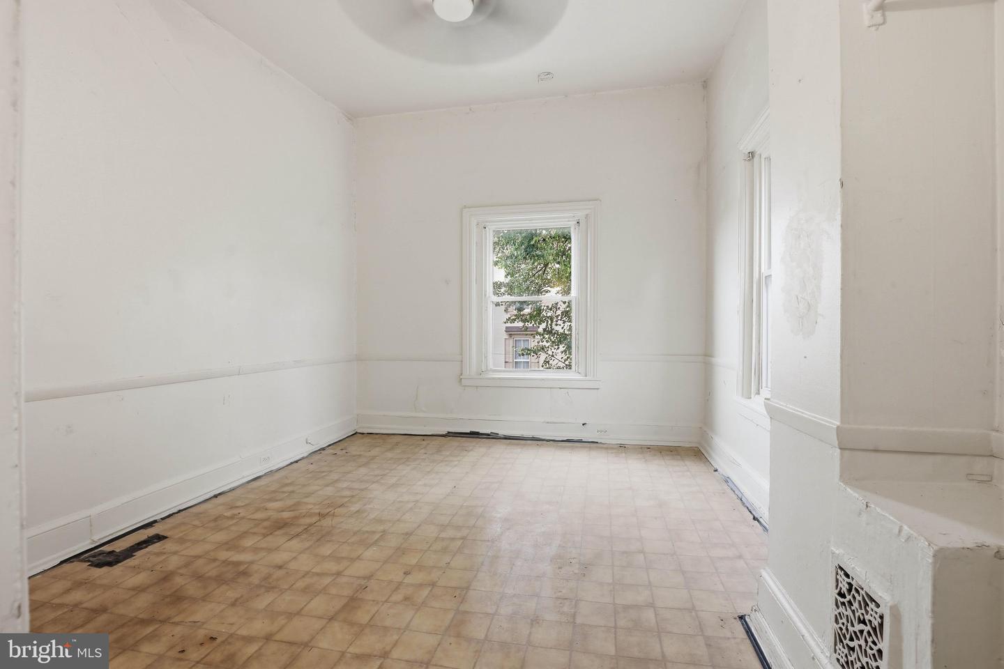 233 W Chestnut St Property Photo 27