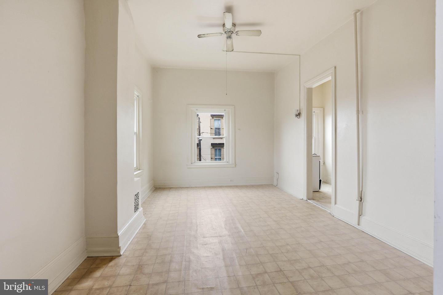 233 W Chestnut St Property Photo 39