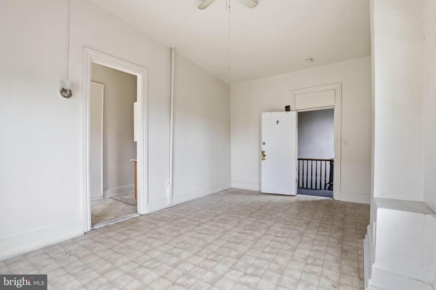233 W Chestnut St Property Photo 40