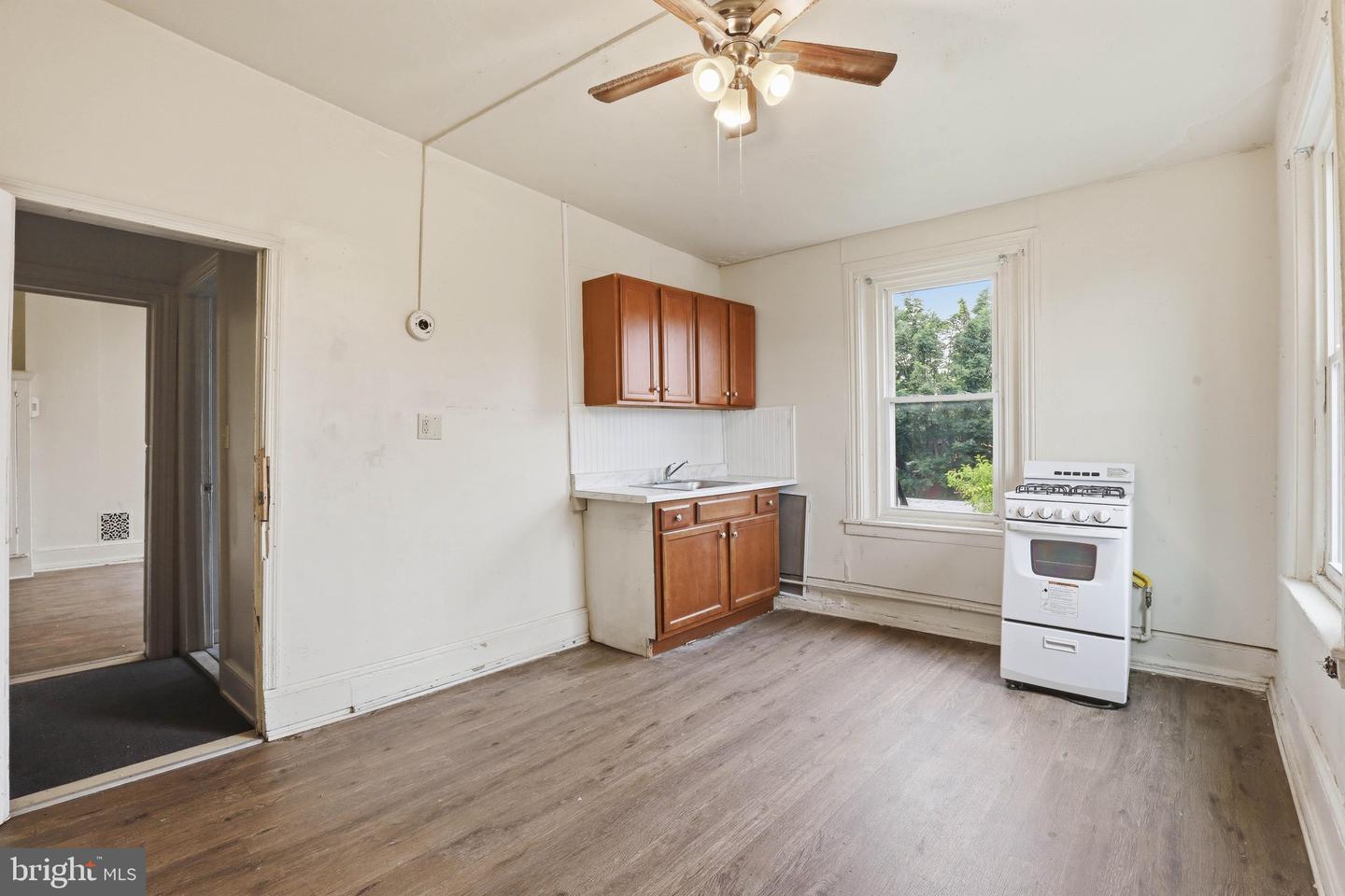 233 W Chestnut St Property Photo 49