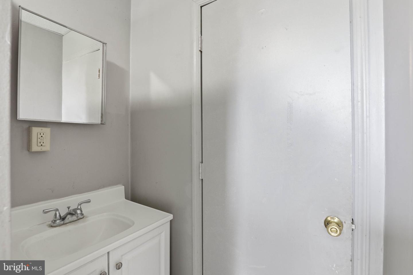 233 W Chestnut St Property Photo 52