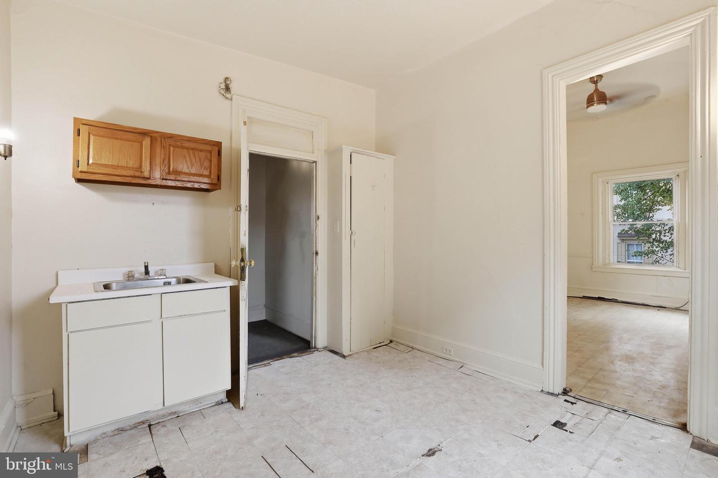 233 W Chestnut St Property Photo 56