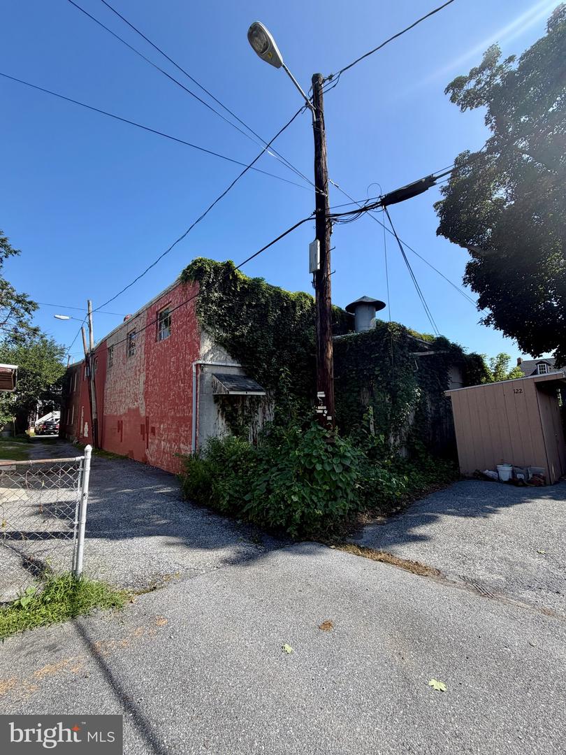 126 N Pine St Property Photo 9
