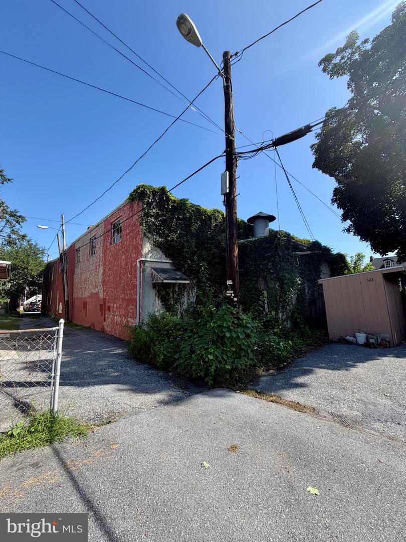126 N Pine St Property Photo 10