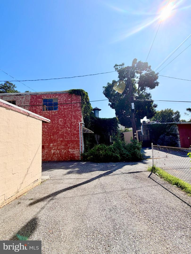 126 N Pine St Property Photo 11