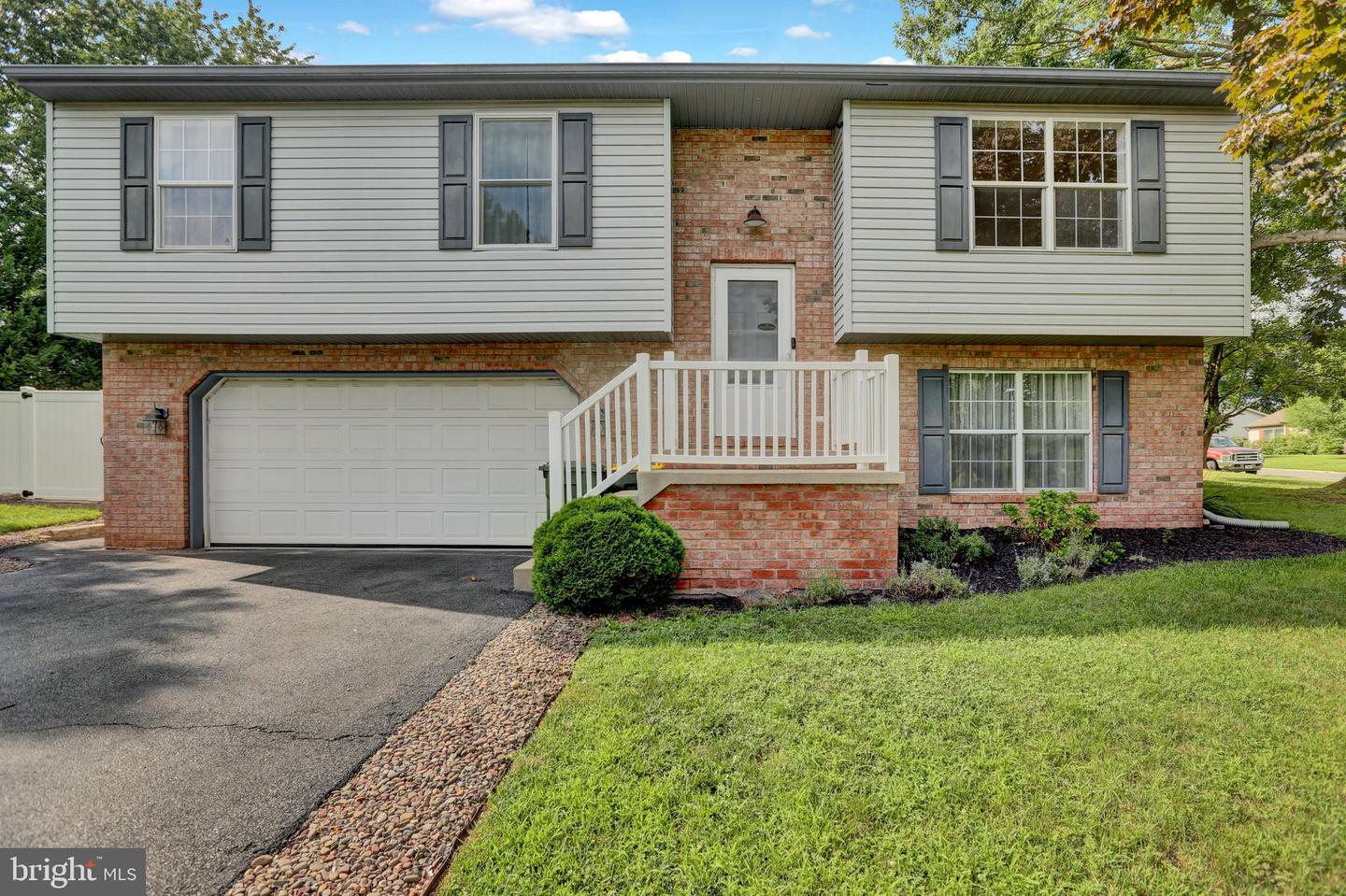 1 Burkey Dr Property Photo 1