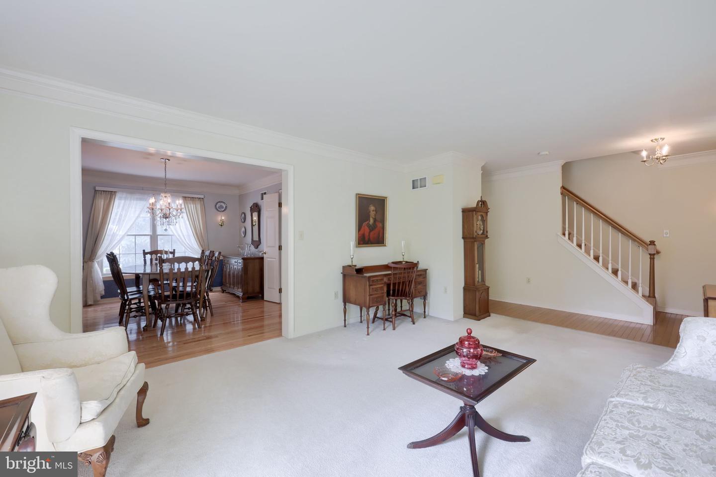 348 Squire Ln Property Photo 7